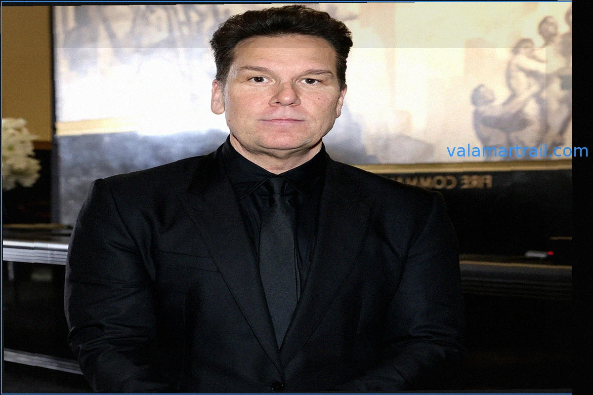 Hermano de Dane Cook Robó $12 Millones y Escondió Dinero en Tarros de Salsa